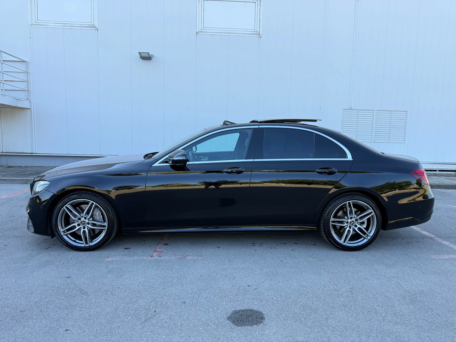 Mercedes-Benz E 350 AMG DESIGNO 4D BURMESTER HuD PANORAMA MULTIBEAM , снимка 2 - Автомобили и джипове - 55663377