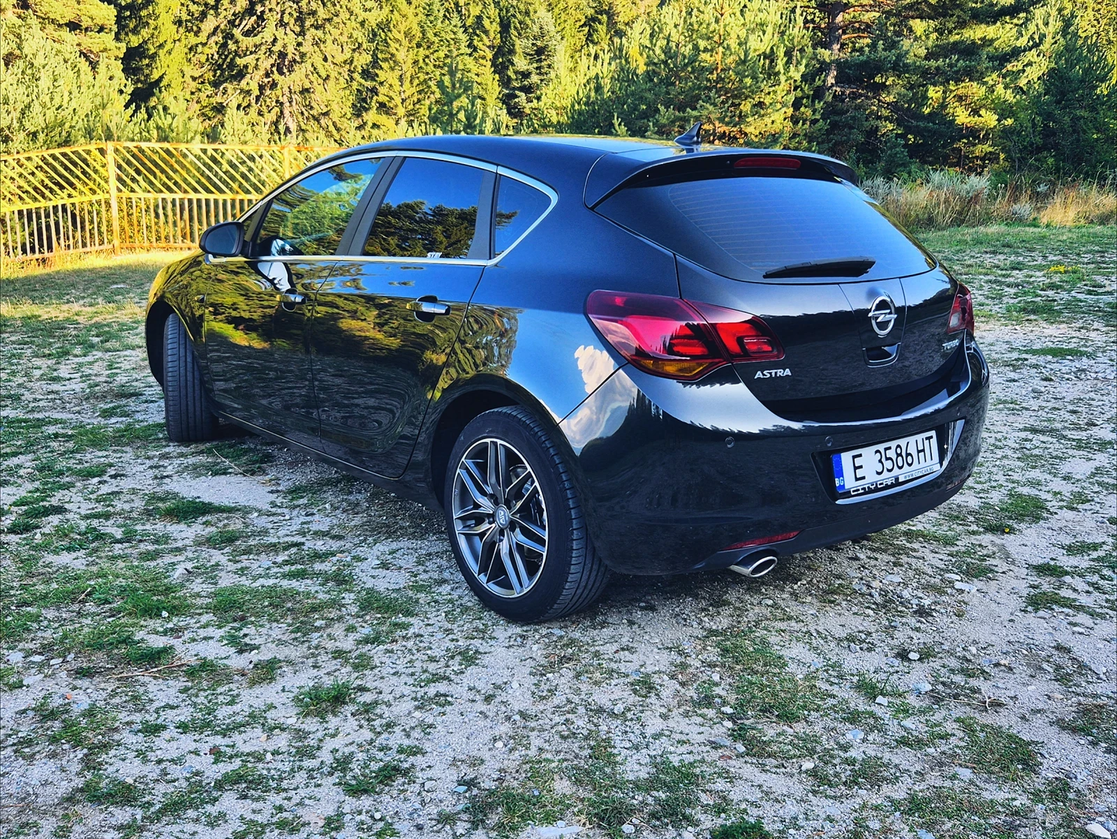 Opel Astra 1.4t 140hp, снимка 4 - Автомобили и джипове - 56244843