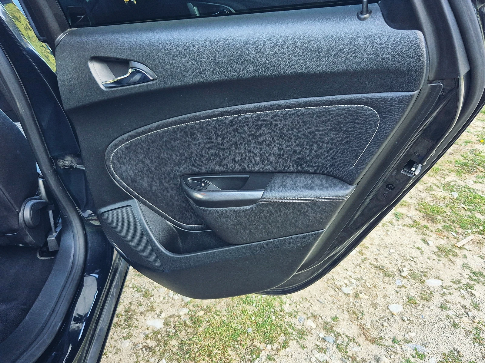 Opel Astra 1.4t 140hp, снимка 7 - Автомобили и джипове - 56244843