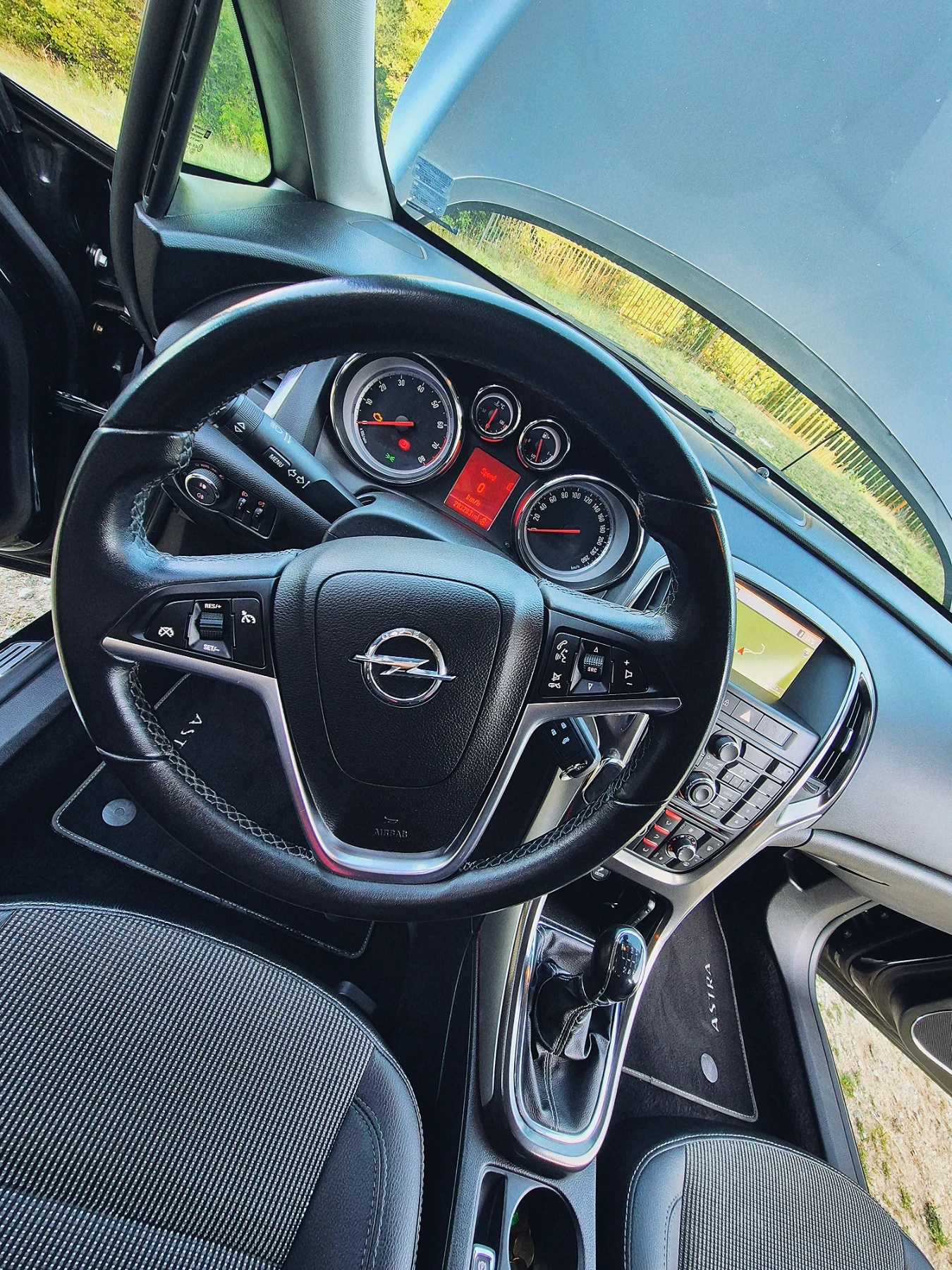 Opel Astra 1.4t 140hp, снимка 10 - Автомобили и джипове - 56244843