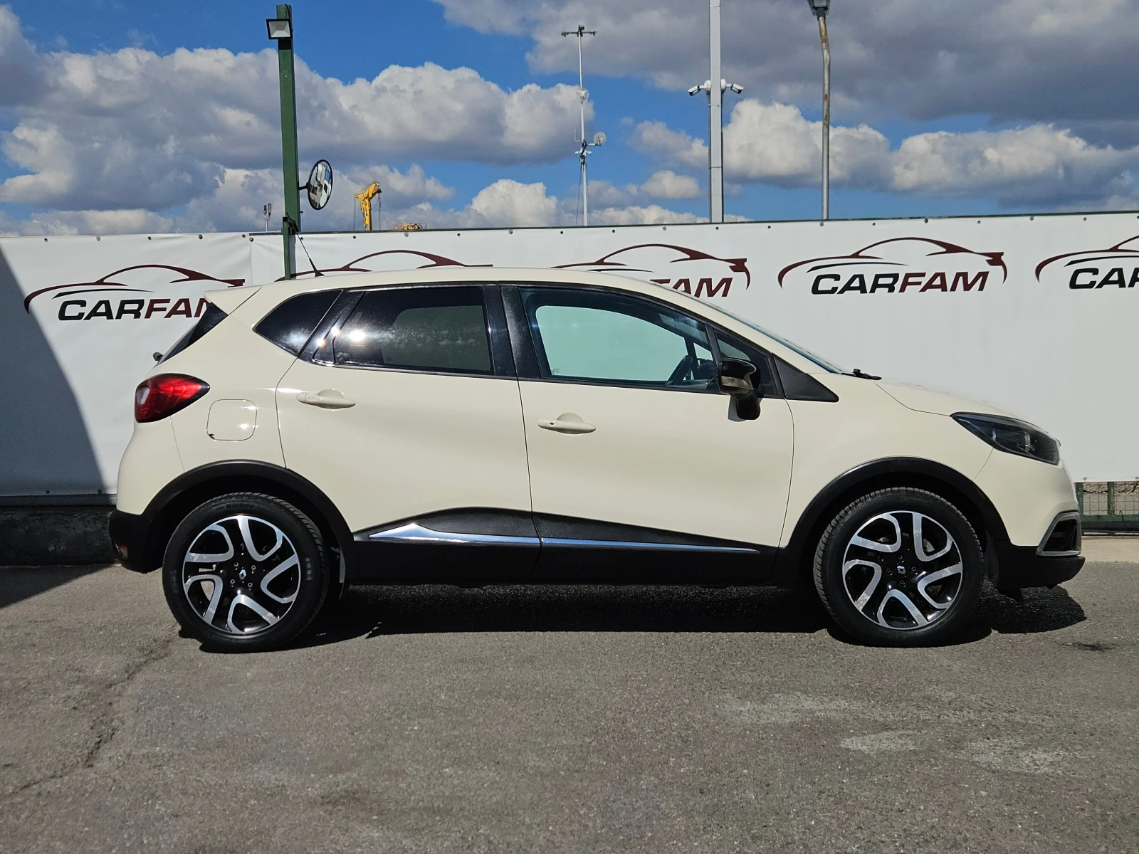 Renault Captur 1.5DCI/Energy/R-Link/Keyless/LED/NAVI/БЛУТУТ, снимка 2 - Автомобили и джипове - 56257388