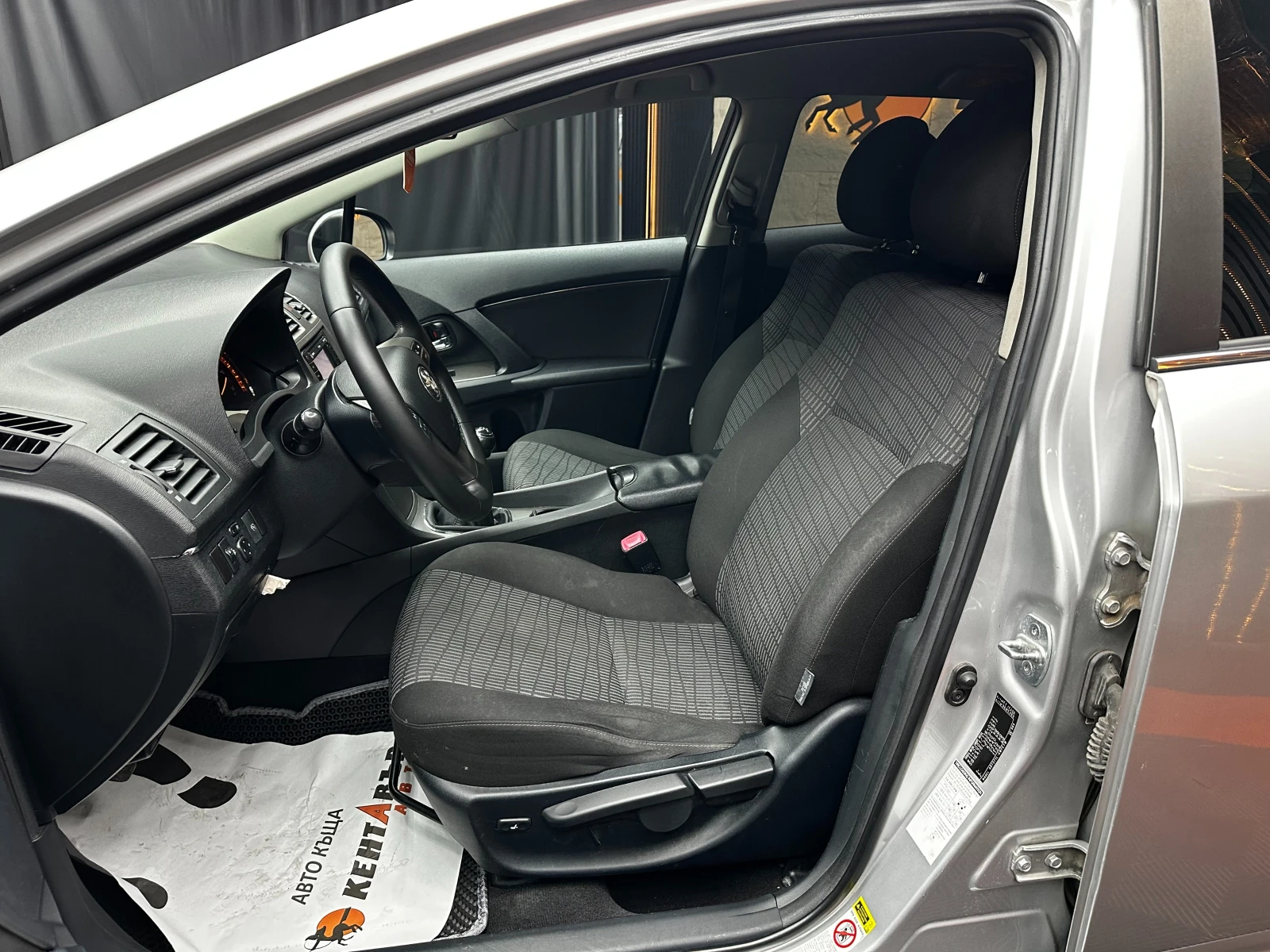 Toyota Avensis 2.2d 150 к.с. , снимка 6 - Автомобили и джипове - 56327734