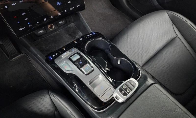 Hyundai Tucson Diesel 2.0 2WD Premium * НАЙ-ДОБРА ЦЕНА В БЪЛГАРИЯ, снимка 9 - Автомобили и джипове - 52046219