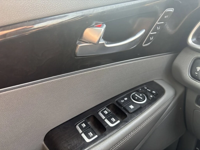 Kia Sorento * 3.3L * CARFAX * БЕЗ ПЪРВОНАЧАЛНА ВНОСКА, снимка 14 - Автомобили и джипове - 52943639