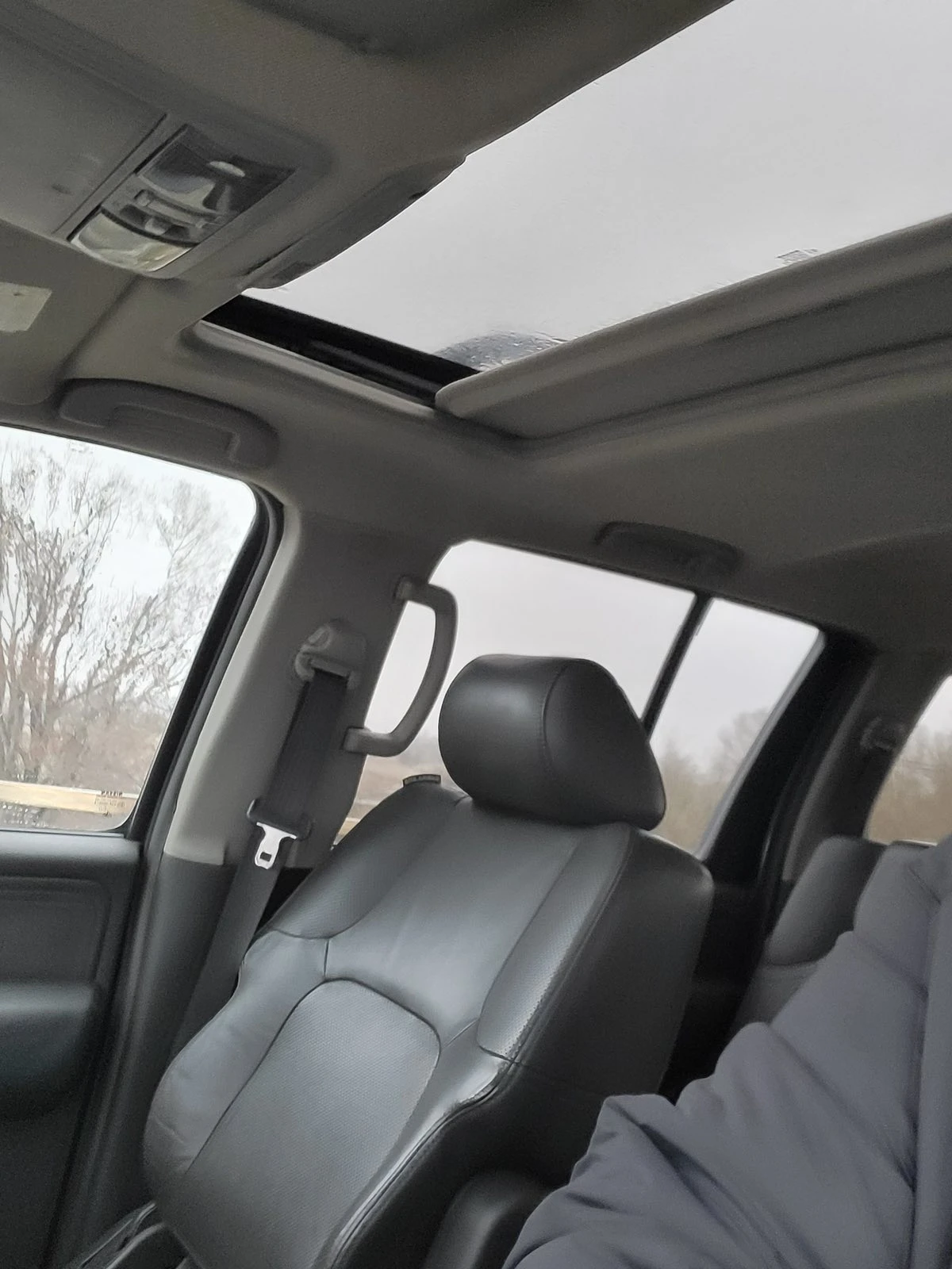 Nissan Pathfinder 2.5d - изображение 8