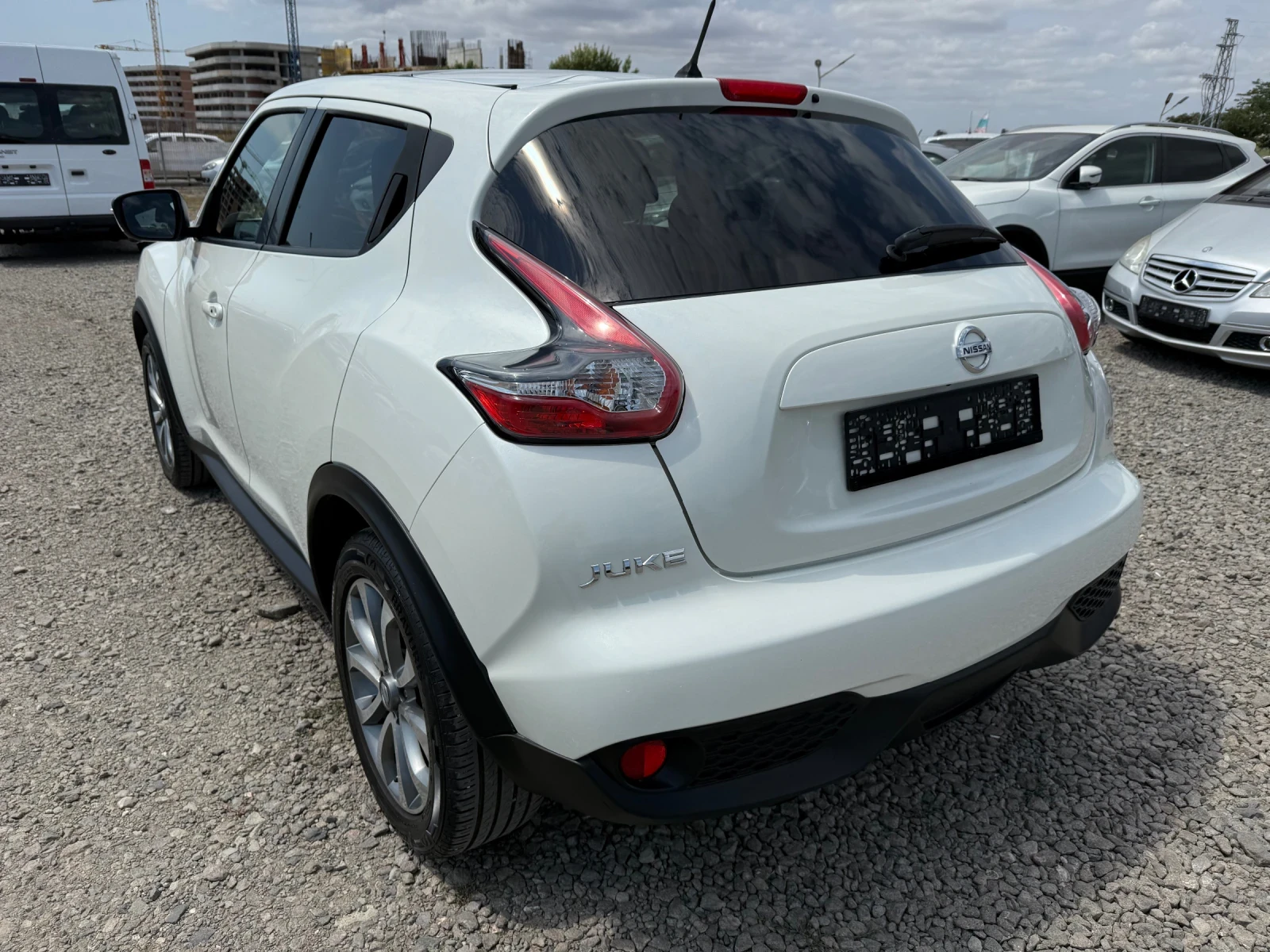 Nissan Juke 1.6i 4x4 CH Navi Koza Automat, снимка 6 - Автомобили и джипове - 55653243