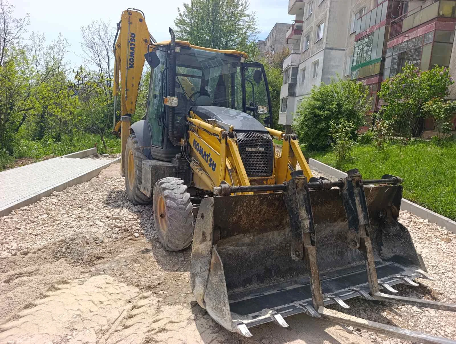 Багер Komatsu WB 93R, снимка 4 - Индустриална техника - 54421249