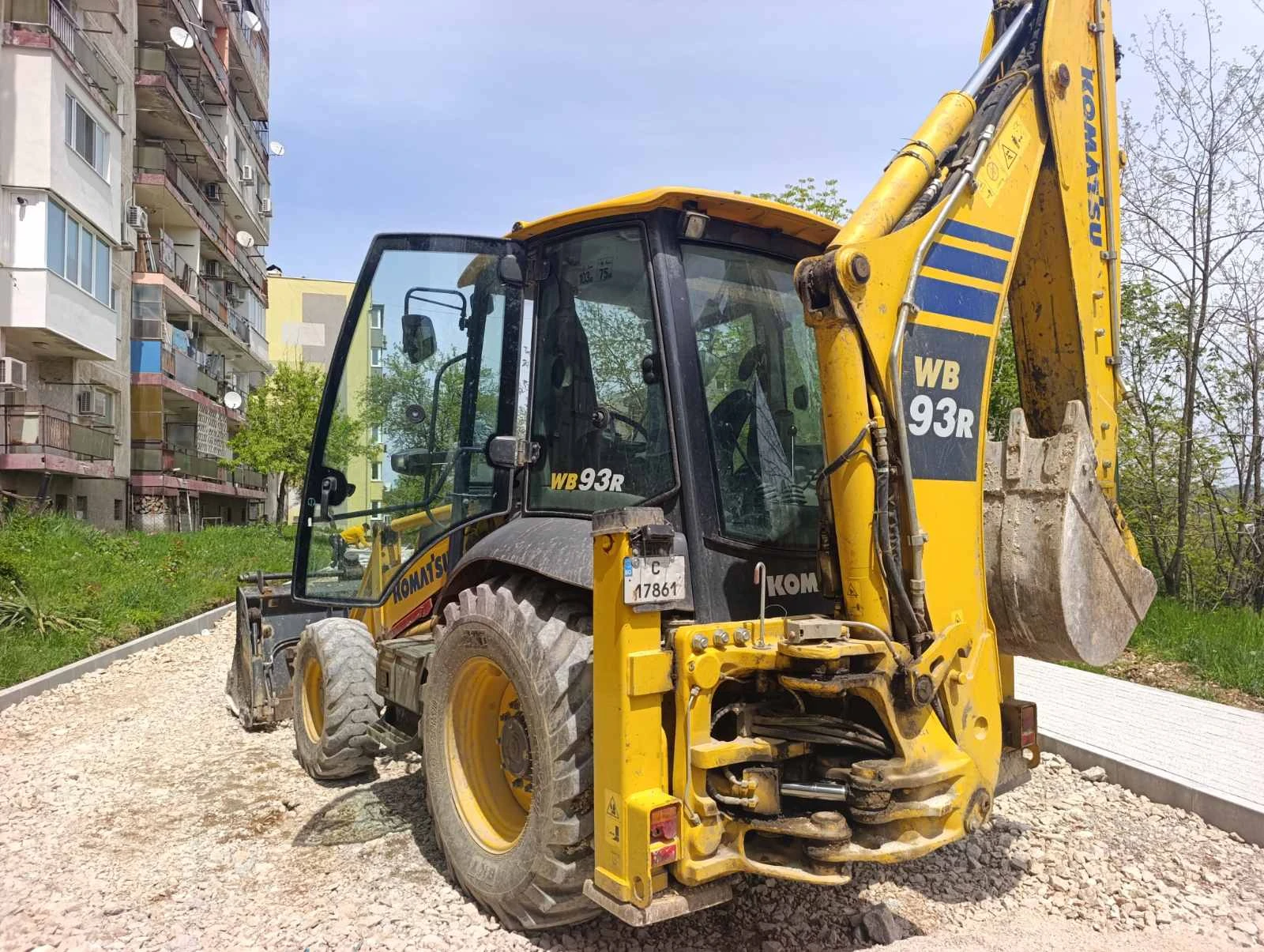 Багер Komatsu WB 93R