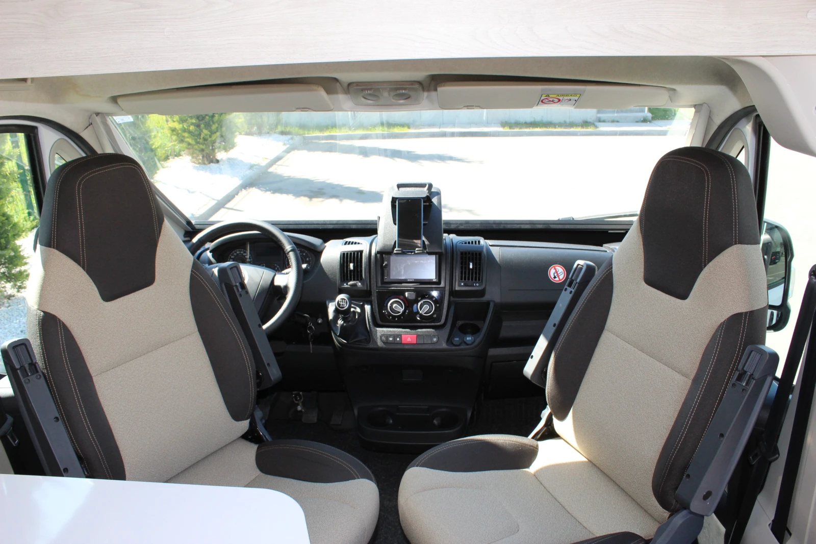 Кемпер ROLLER TEAM Livingstone НОВ, снимка 16 - Каравани и кемпери - 54305381