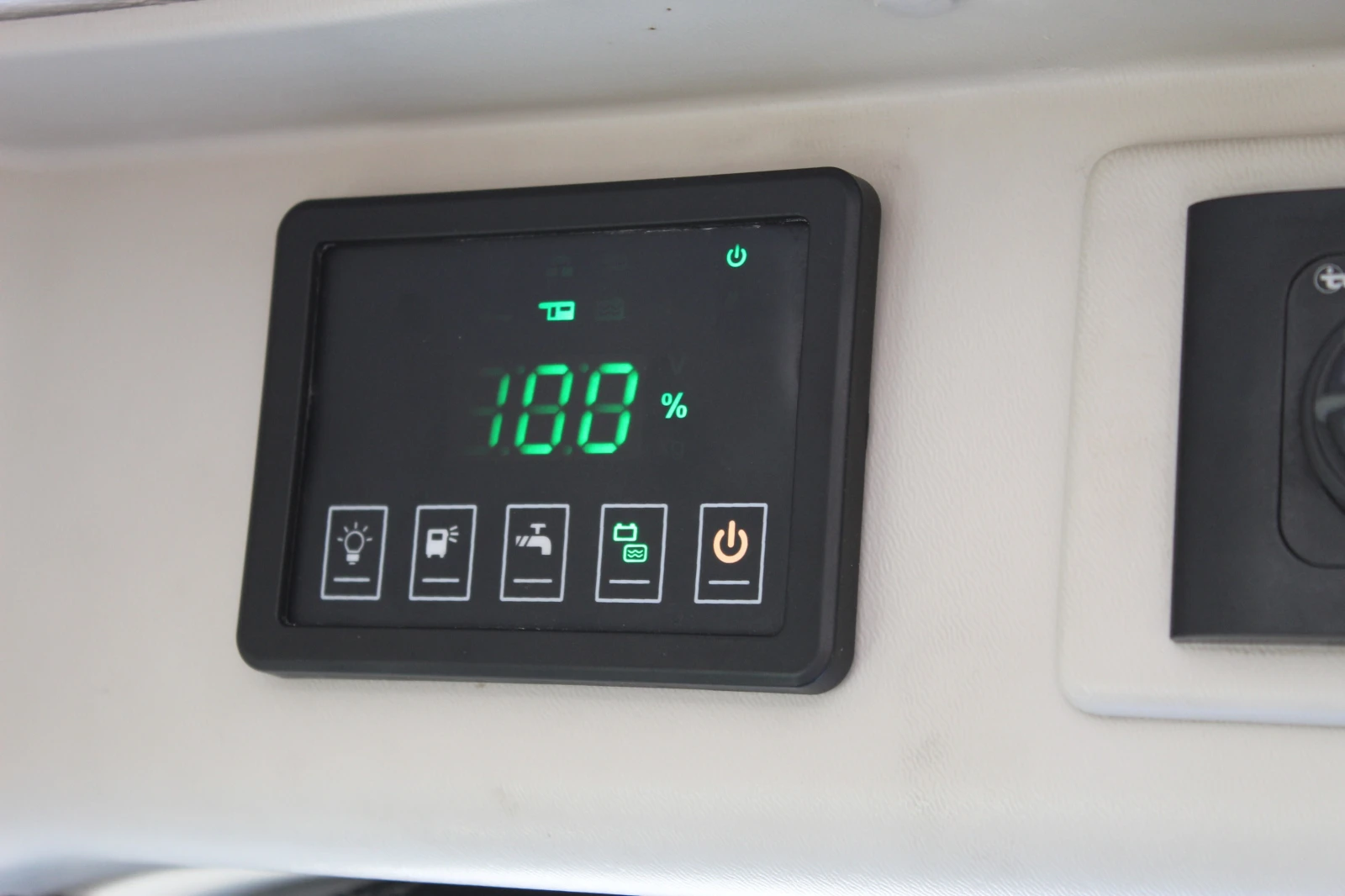 Кемпер ROLLER TEAM Livingstone НОВ, снимка 13 - Каравани и кемпери - 54305381