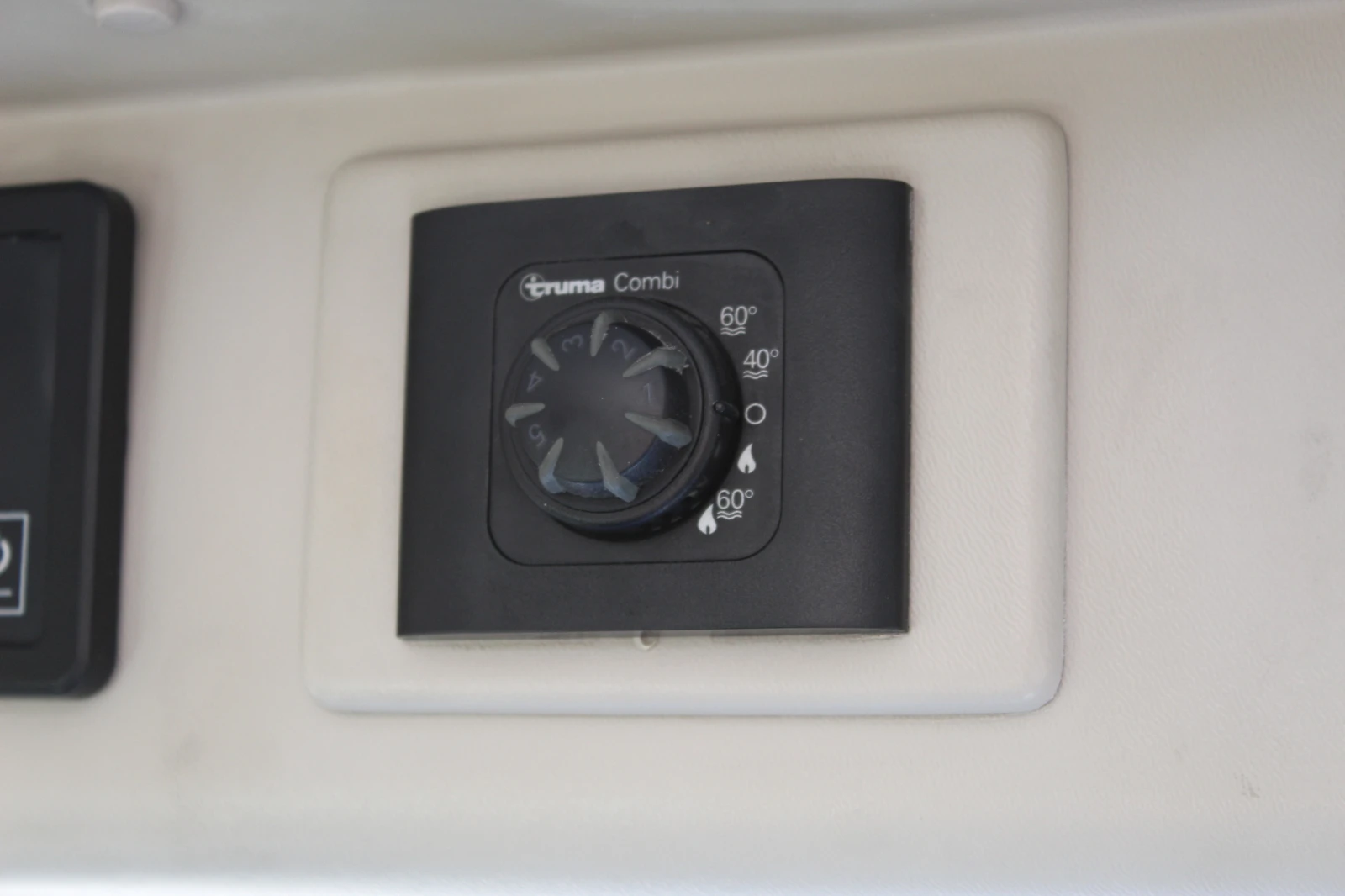 Кемпер ROLLER TEAM Livingstone НОВ, снимка 12 - Каравани и кемпери - 54305381