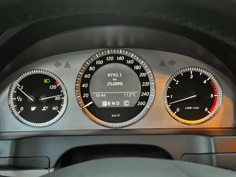 Mercedes-Benz C 320 CDI Avantgarde, снимка 11 - Автомобили и джипове - 47641350