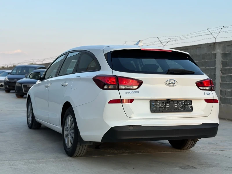 Hyundai I30 1.6 CRDI* Navi* LED* Камера* EURO6* , снимка 5 - Автомобили и джипове - 51310806