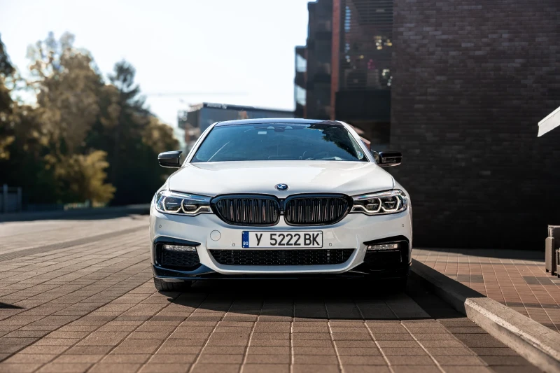 BMW 540 M-PACK/FULL LED/HEAD UP/360/ASSIST/GESTURE, снимка 2 - Автомобили и джипове - 52110192
