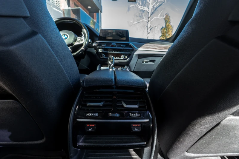BMW 540 M-PACK/FULL LED/HEAD UP/360/ASSIST/GESTURE, снимка 16 - Автомобили и джипове - 52110192