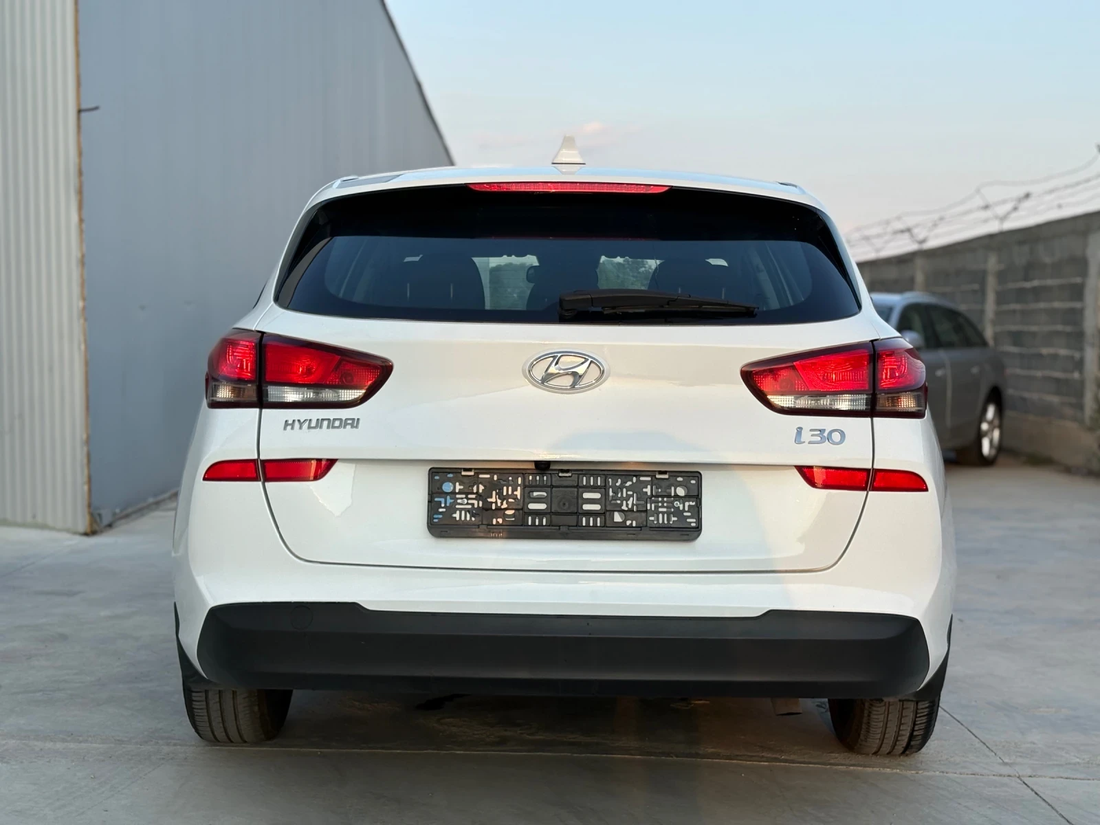 Hyundai I30 1.6 CRDI* Navi* LED* Камера* EURO6*  - изображение 4