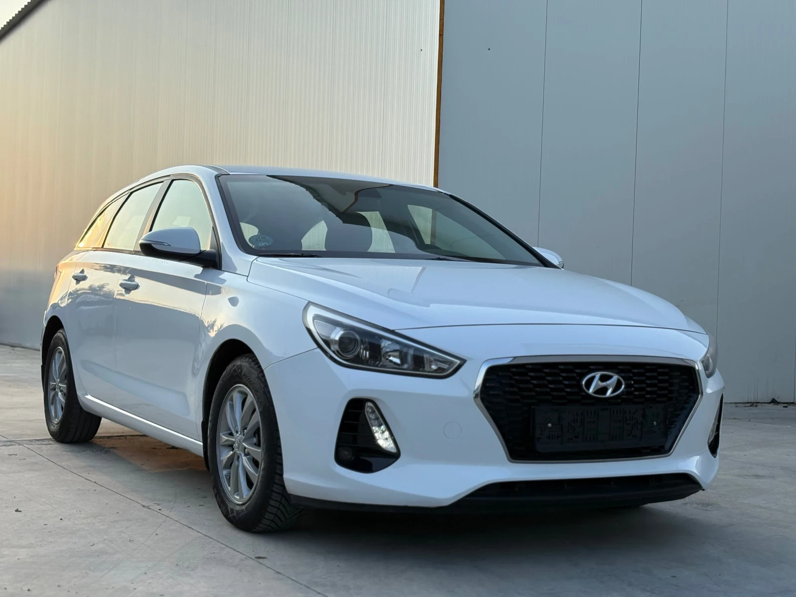 Hyundai I30 1.6 CRDI* Navi* LED* * EURO6*  | Mobile.bg   1