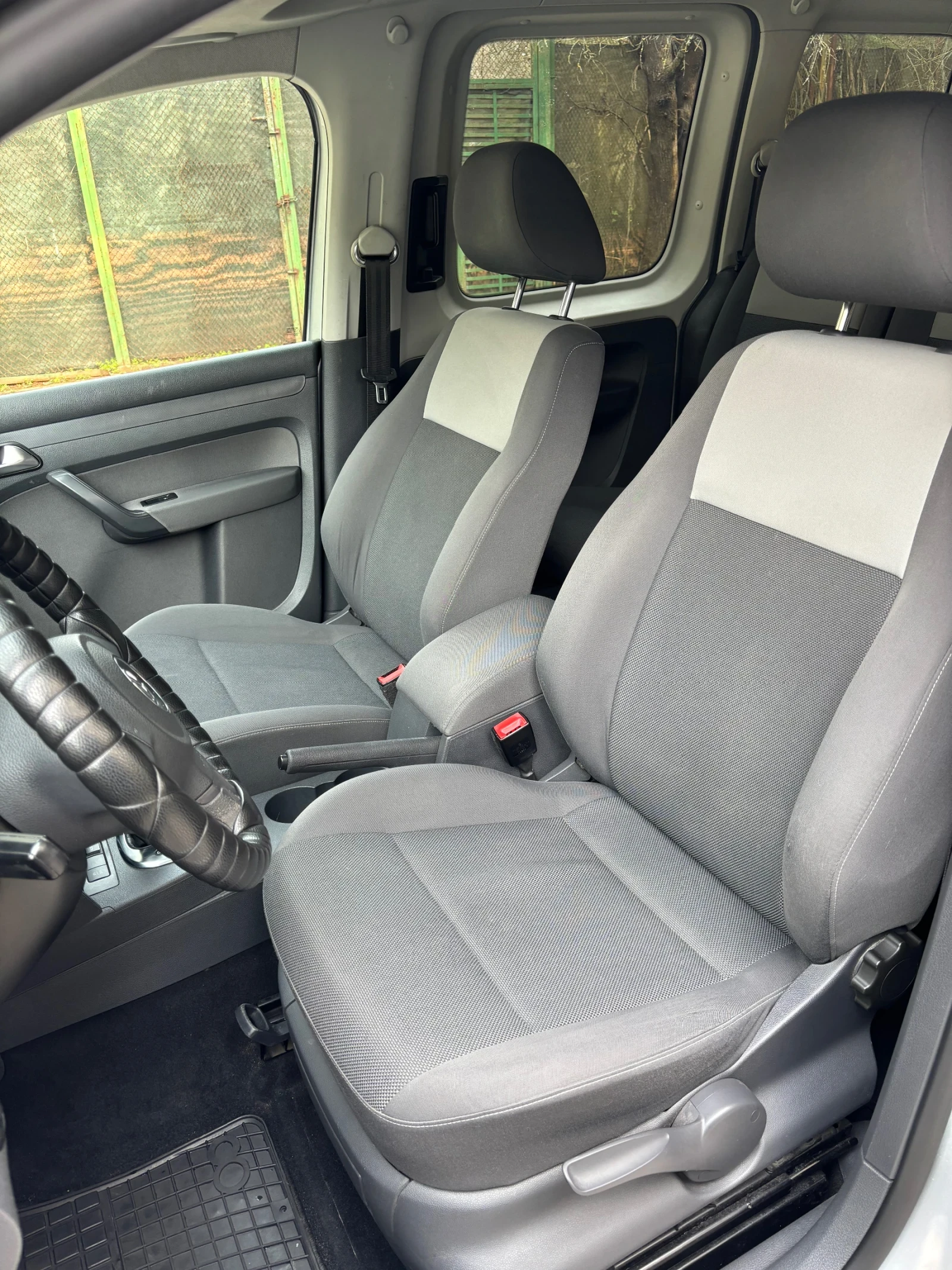 VW Caddy, снимка 7 - Автомобили и джипове - 53696324