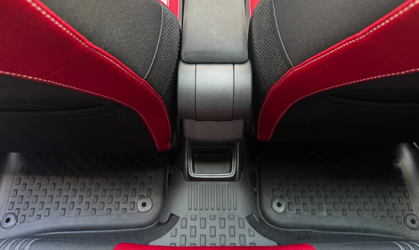 Skoda Fabia Monte Carlo 1.2 / Автоматик 7 dsg / 4 цилиндъра , снимка 10 - Автомобили и джипове - 54160020