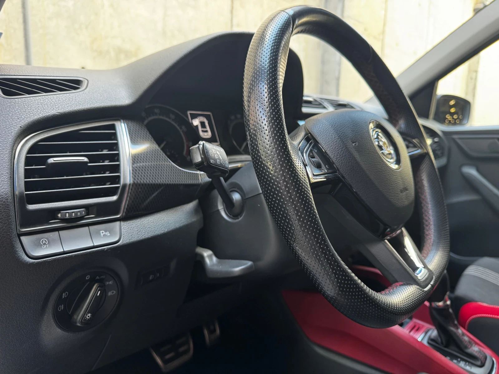 Skoda Fabia Monte Carlo 1.2 / Автоматик 7 dsg / 4 цилиндъра , снимка 9 - Автомобили и джипове - 54160020