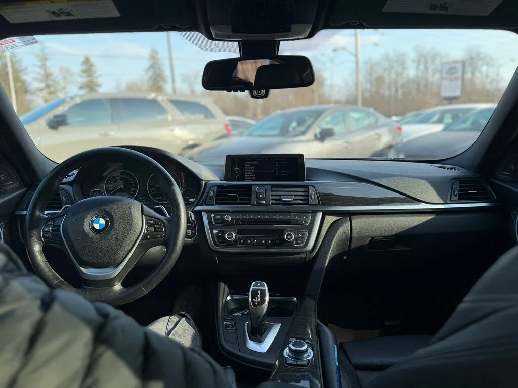 BMW 335 xDrive* АвтоКредит * (ЦЕНА ДО БГ), снимка 13 - Автомобили и джипове - 54206297