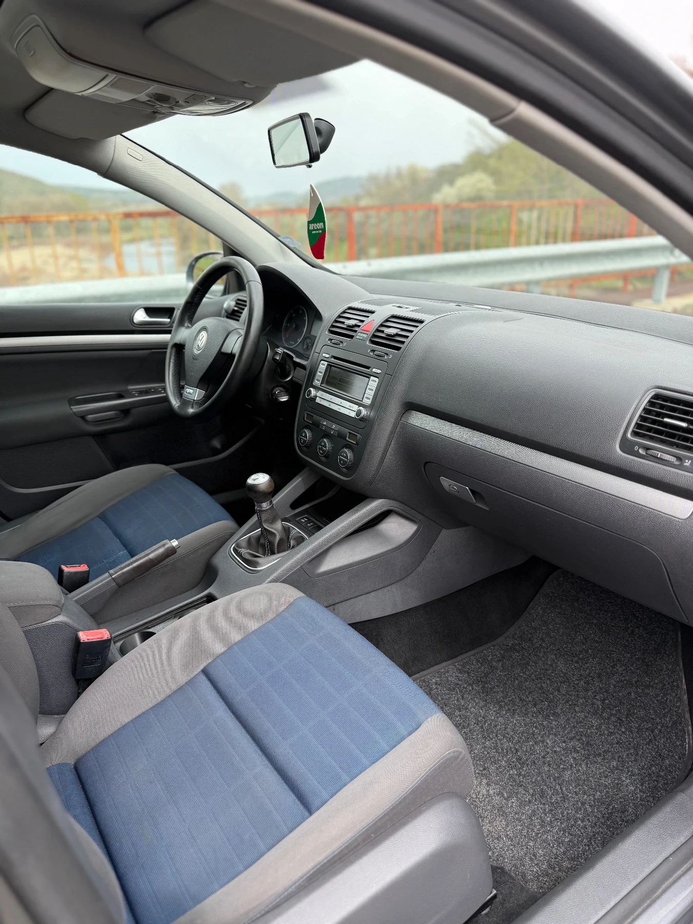 VW Golf 2.0 TDI GT Pack Tour Edition, снимка 8 - Автомобили и джипове - 54220243