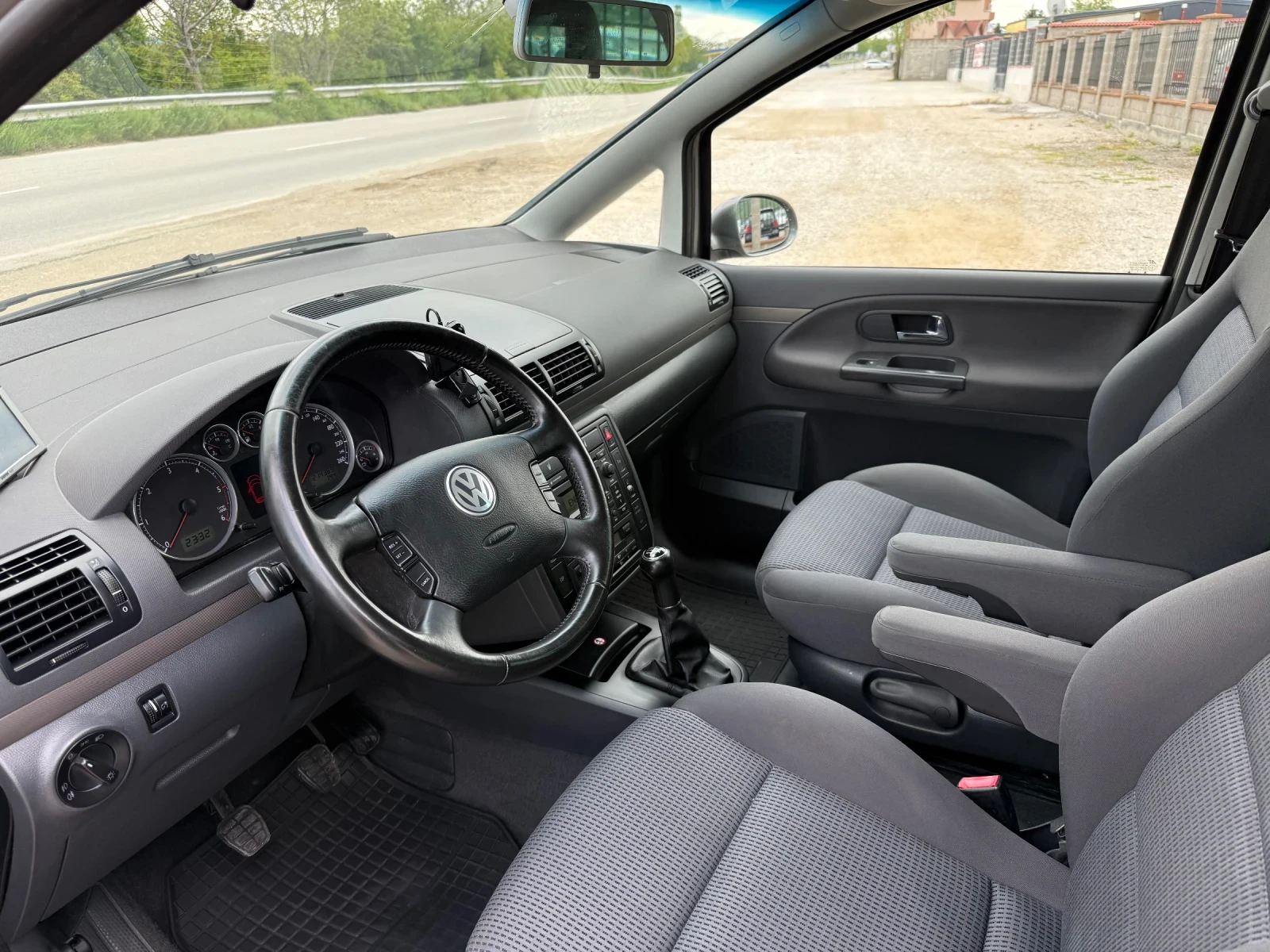 VW Sharan 2.0 TDI 140 к.с. ЕВРО 4, снимка 11 - Автомобили и джипове - 54388504
