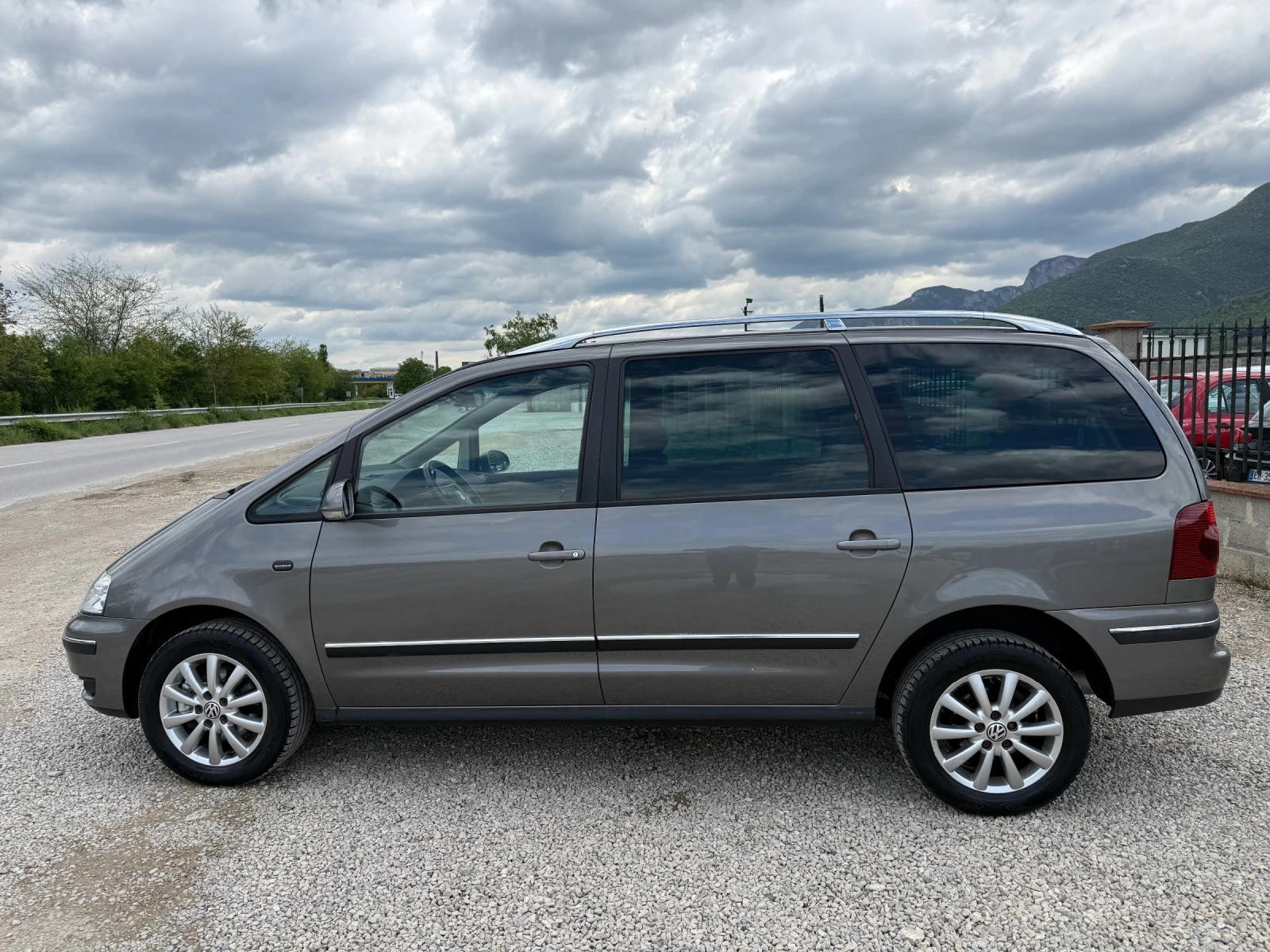 VW Sharan 2.0 TDI 140 к.с. ЕВРО 4, снимка 8 - Автомобили и джипове - 54388504