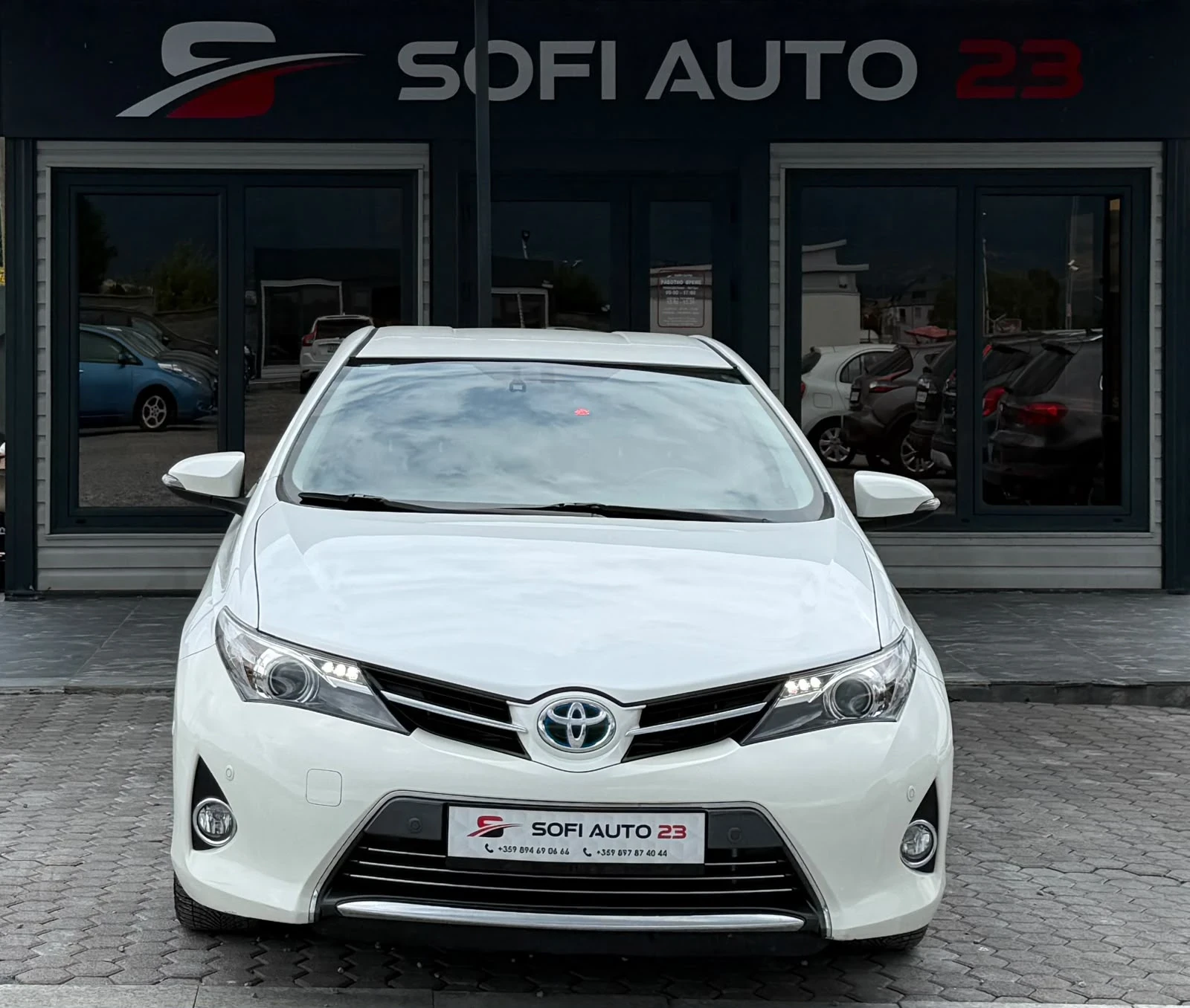 Toyota Auris HYBRID, снимка 4 - Автомобили и джипове - 55406293