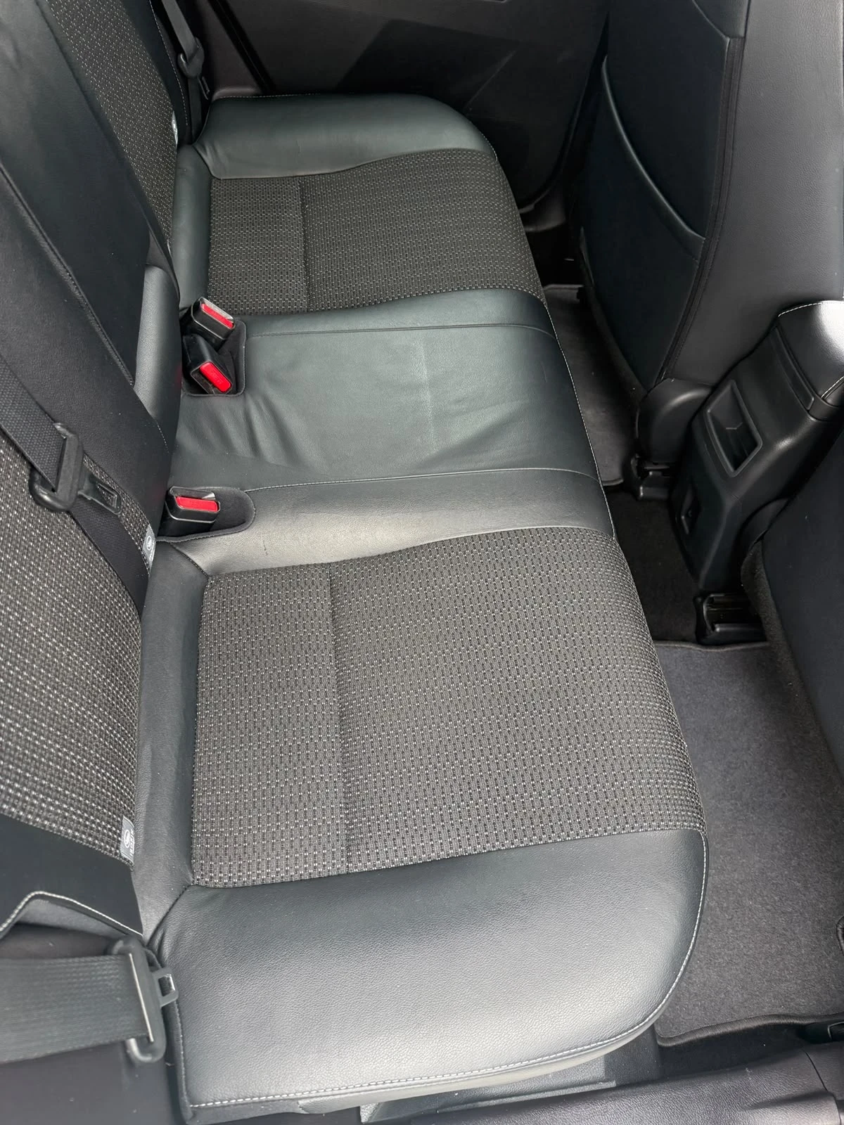 Toyota Auris HYBRID, снимка 11 - Автомобили и джипове - 55406293