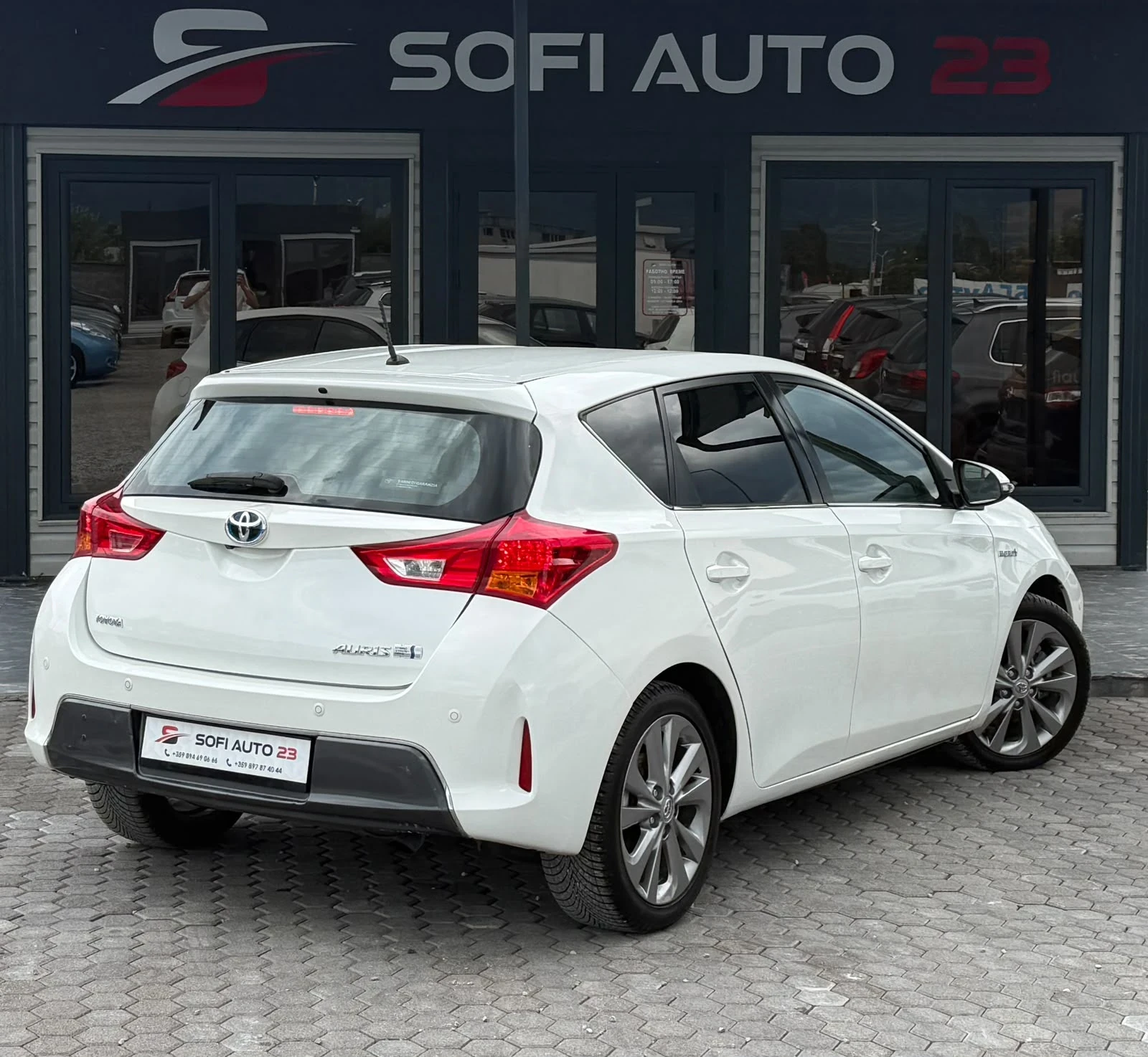 Toyota Auris HYBRID, снимка 5 - Автомобили и джипове - 55406293
