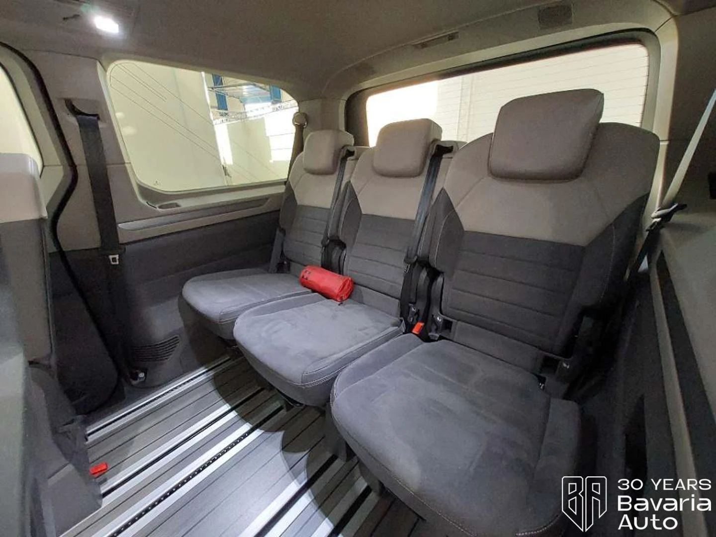 VW Multivan lang Style DSG Easy Open Basic, снимка 8 - Автомобили и джипове - 55767352