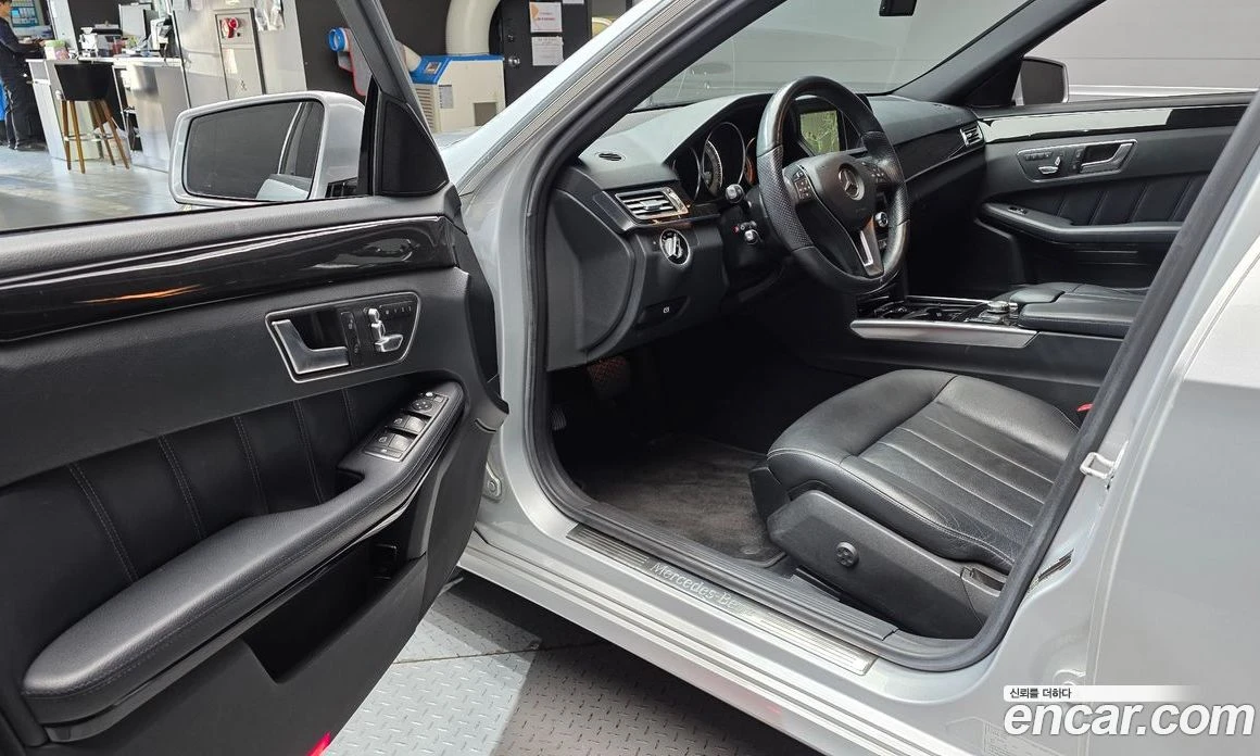Mercedes-Benz E 250 CDI 4MATIC, снимка 10 - Автомобили и джипове - 55945449
