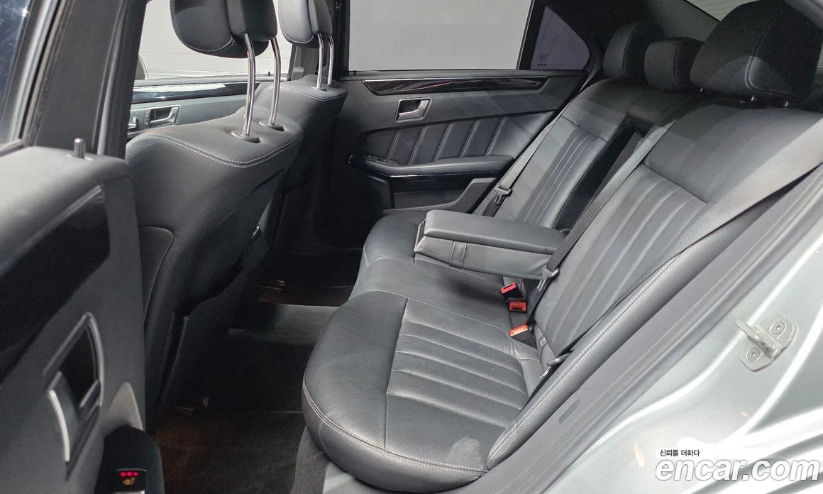 Mercedes-Benz E 250 CDI 4MATIC, снимка 12 - Автомобили и джипове - 55945449