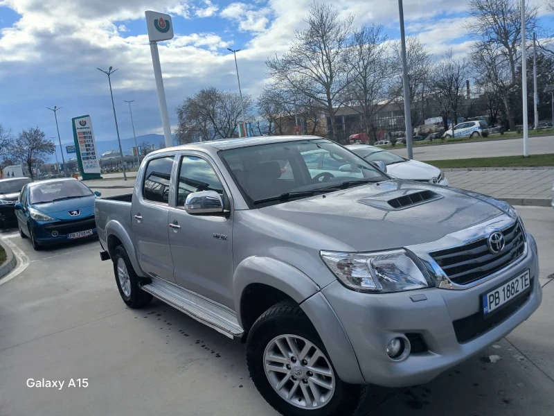 Toyota Hilux 2015, снимка 2 - Автомобили и джипове - 52456914