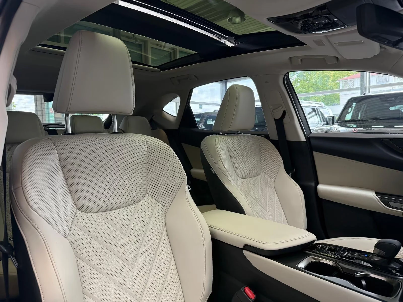 Lexus NX 450 h+ /4X4/292HP/LUXURY/360/PANO/M.LEV/HUD/MEMO/444q, снимка 14 - Автомобили и джипове - 55012985