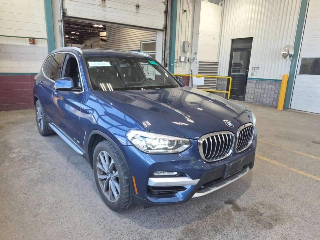 BMW X3 xDrive30i/CARFAX/Пано/Подгрев/Памет/Масажи, снимка 2 - Автомобили и джипове - 55188259