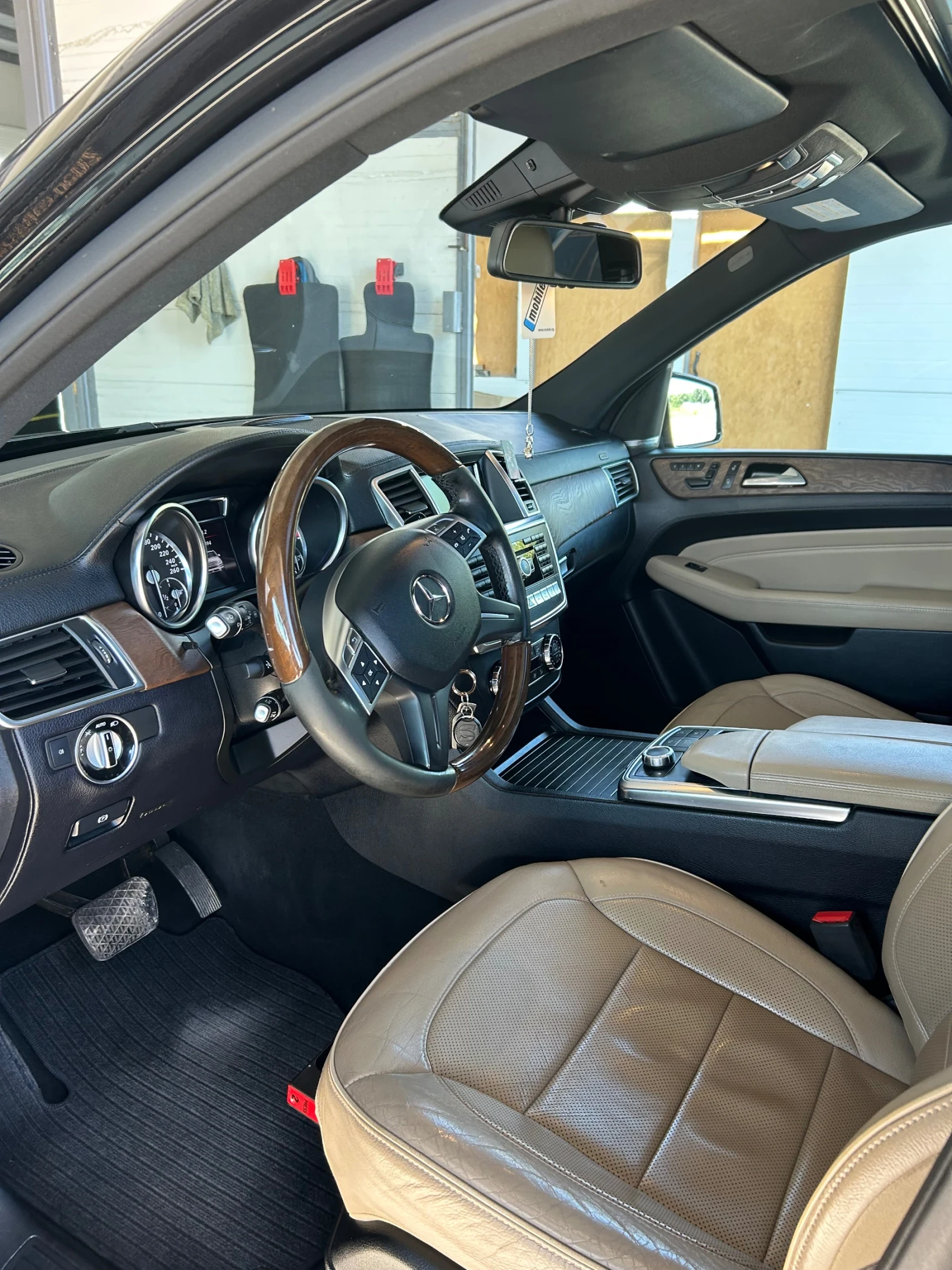 Mercedes-Benz ML 350 AMG Line   258 к.с.   ПАНОРАМА   AIRMATIC   DISTRO, снимка 7 - Автомобили и джипове - 56132264