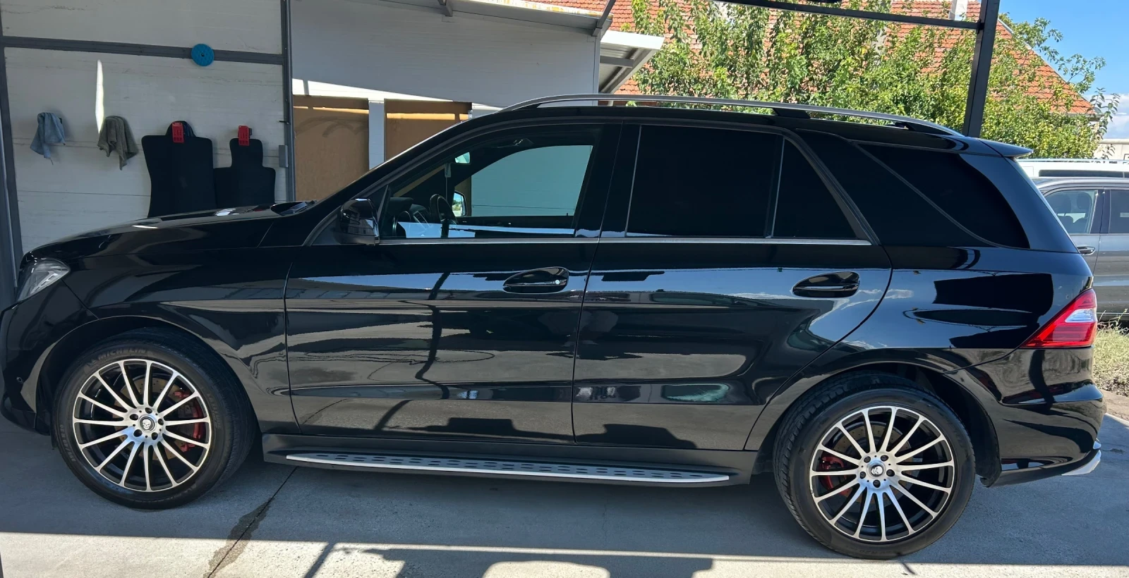 Mercedes-Benz ML 350 AMG Line   258 к.с.   ПАНОРАМА   AIRMATIC   DISTRO, снимка 4 - Автомобили и джипове - 56132264
