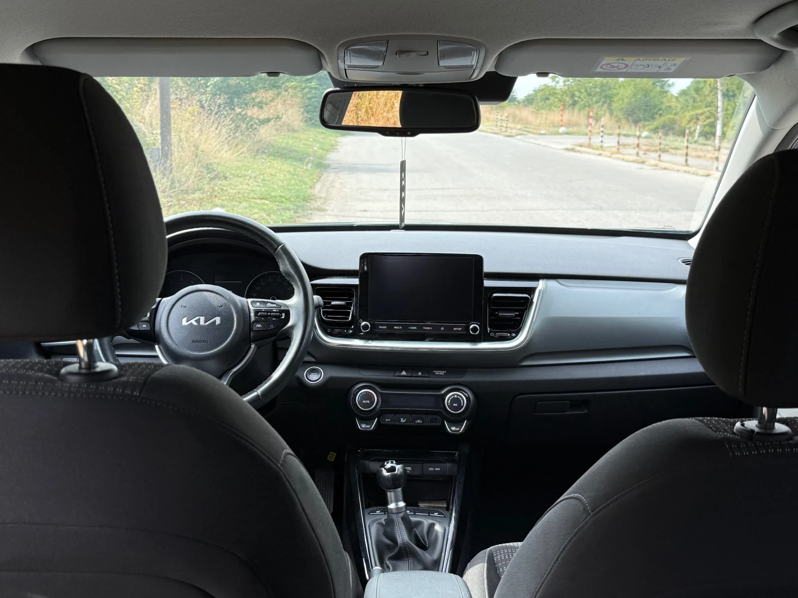 Kia Stonic 1.2 бензин, снимка 5 - Автомобили и джипове - 56138581