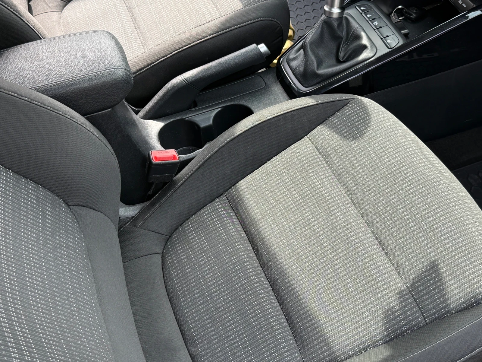 Kia Stonic 1.2 бензин, снимка 10 - Автомобили и джипове - 56138581