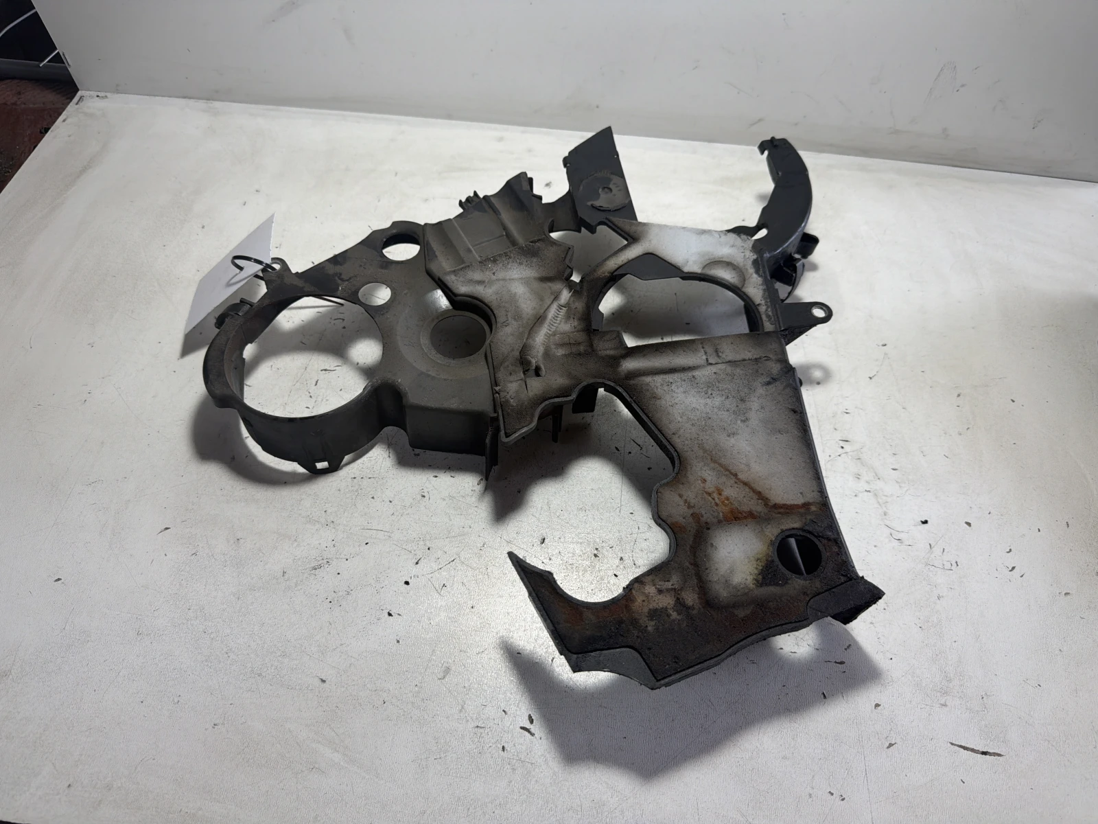 капак ангренаж 2,0TDI 03L109145B Audi A4