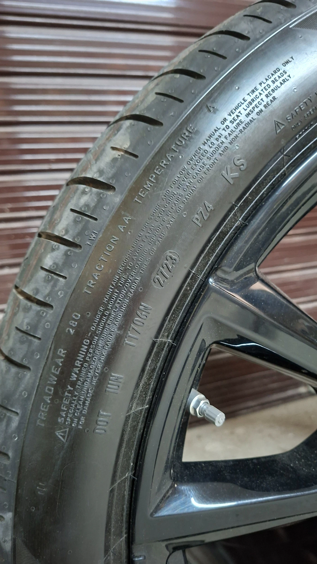 Гуми с джанти Pirelli 335/35R22, снимка 4 - Гуми и джанти - 54648419