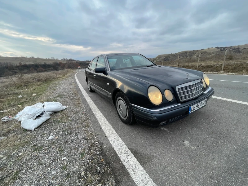 Mercedes-Benz E 200 Бензин- ГАЗ, снимка 2 - Автомобили и джипове - 48396242