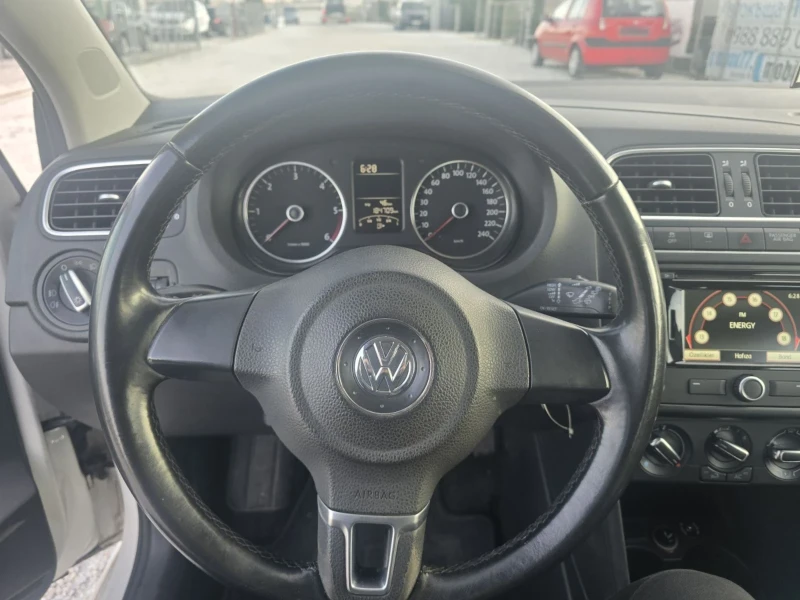 VW Polo 1.2 Bluemotion, снимка 8 - Автомобили и джипове - 52710678