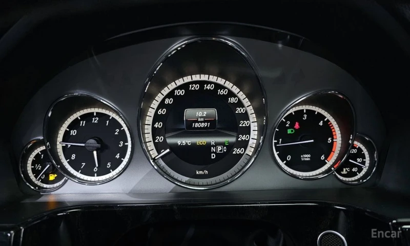 Mercedes-Benz E 220, снимка 8 - Автомобили и джипове - 52867614