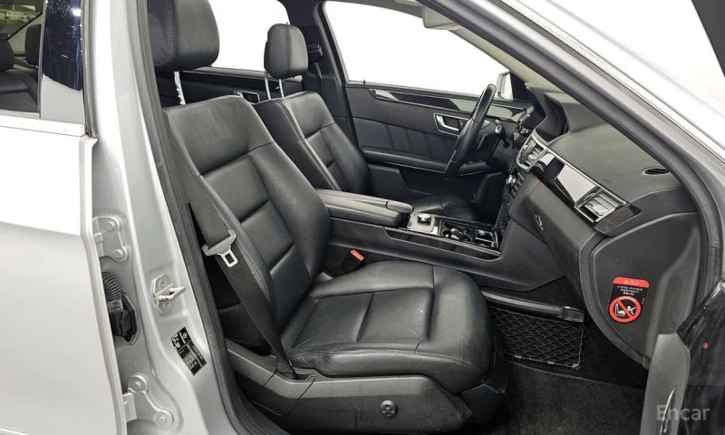 Mercedes-Benz E 220, снимка 11 - Автомобили и джипове - 52867614