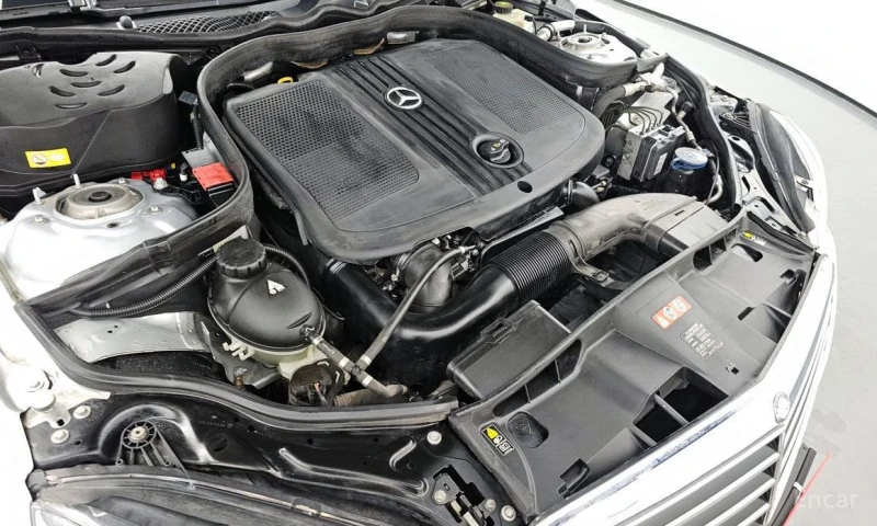 Mercedes-Benz E 220, снимка 6 - Автомобили и джипове - 52867614