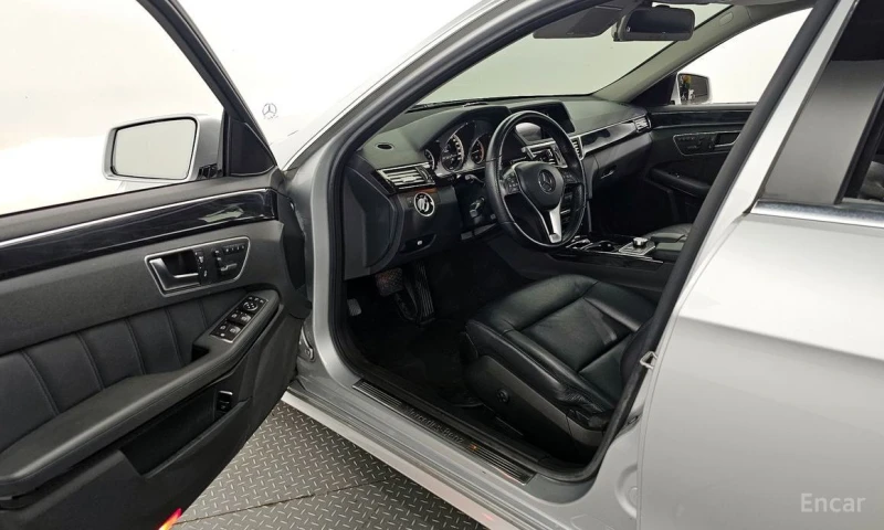 Mercedes-Benz E 220, снимка 10 - Автомобили и джипове - 52867614