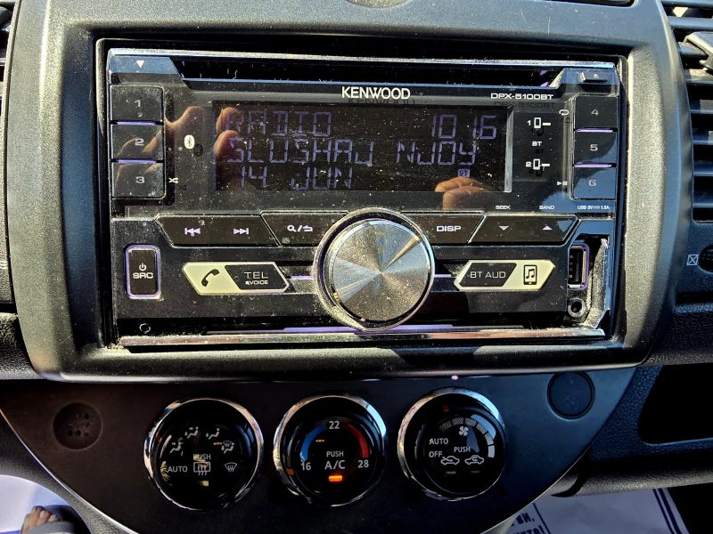 Nissan Note 1.4i ПЕРФЕКТЕН, снимка 12 - Автомобили и джипове - 53004113